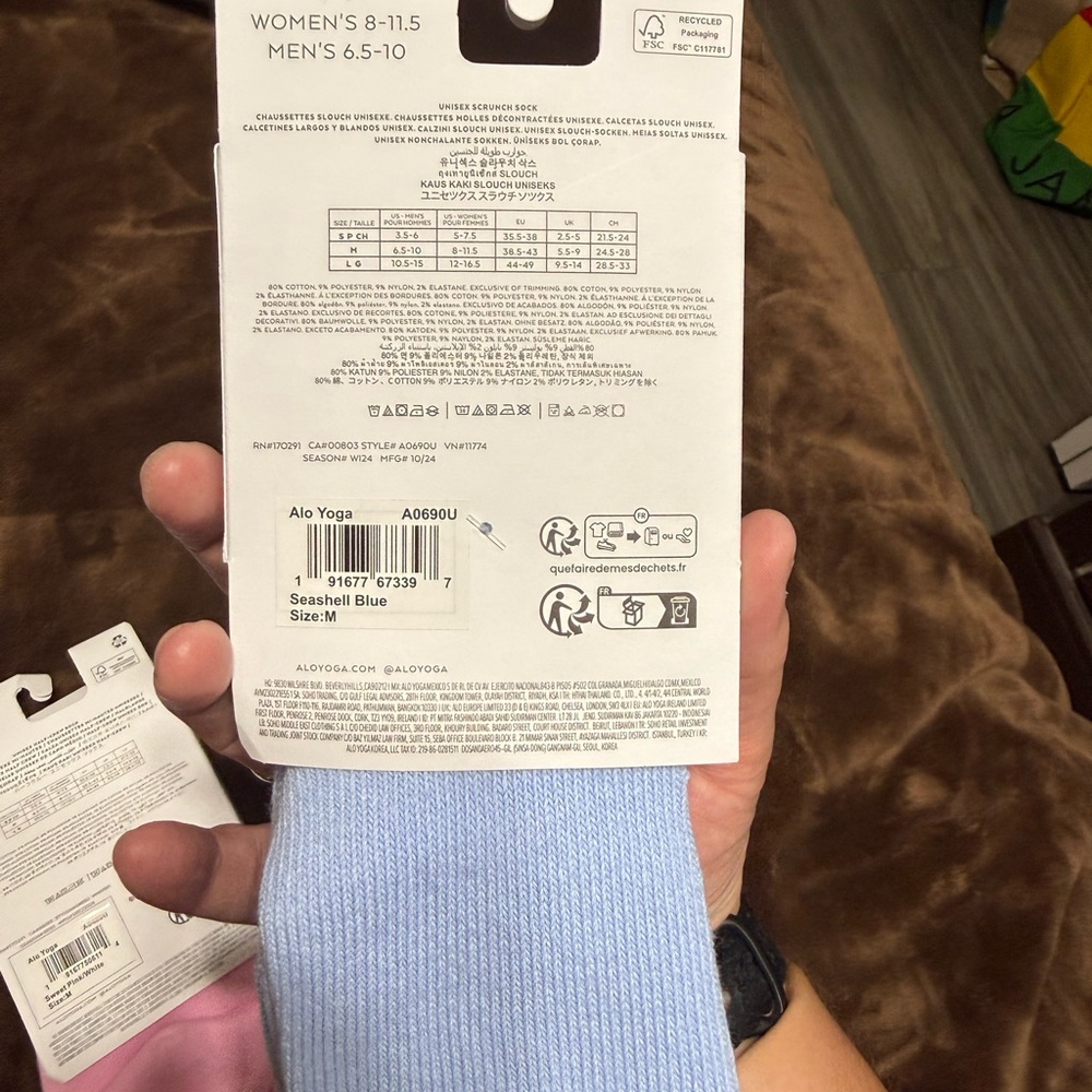 2 pairs of NWT ALO Yoga Pink & Light Blue Unisex Casual Socks - Picture 8 of 9